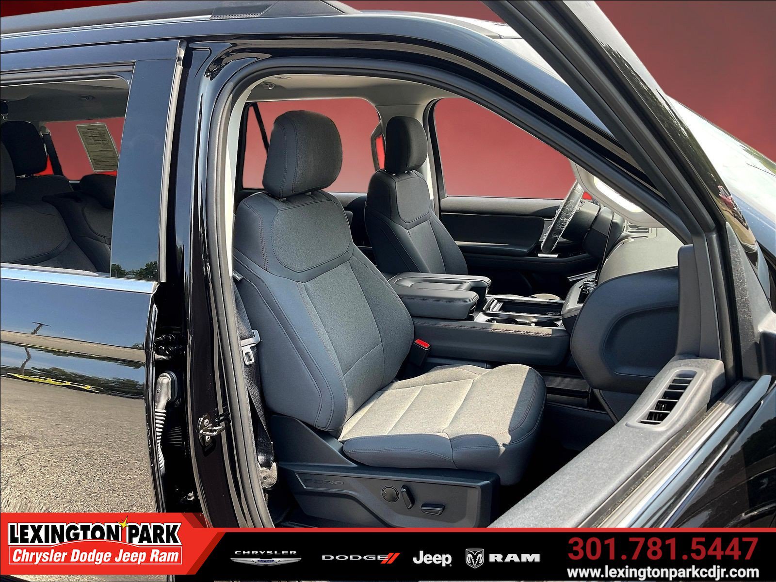 Used 2025 Ford Expedition Max Active AWD/4WD image 29