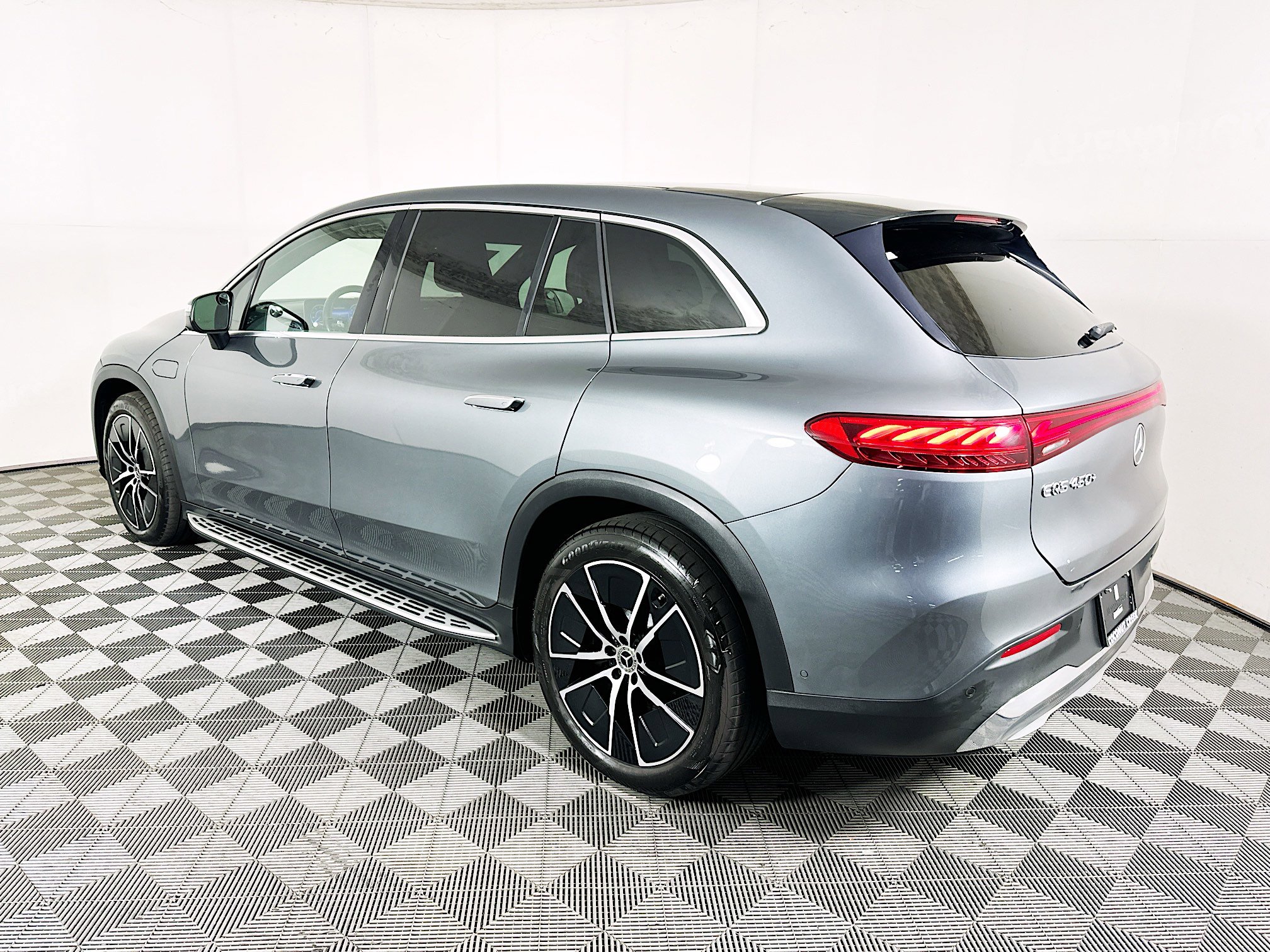 Used 2023 Mercedes-Benz EQS 450+ SUV image 5