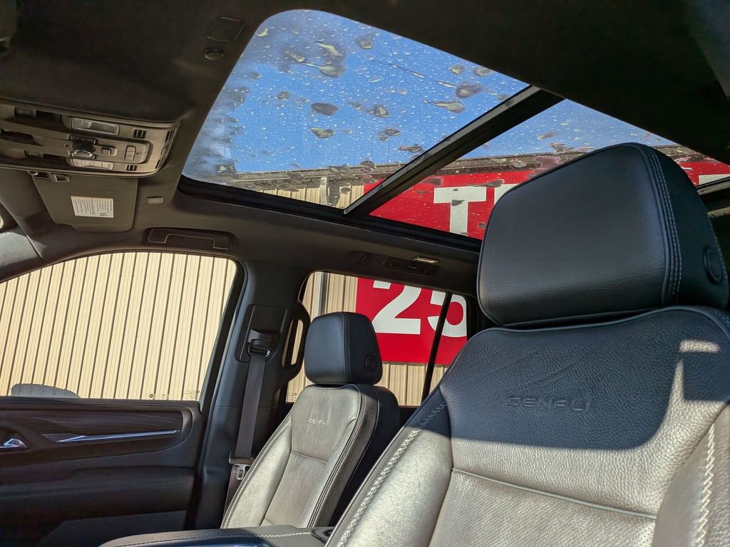 Used 2021 GMC Yukon Denali w/ Denali Premium Package image 15