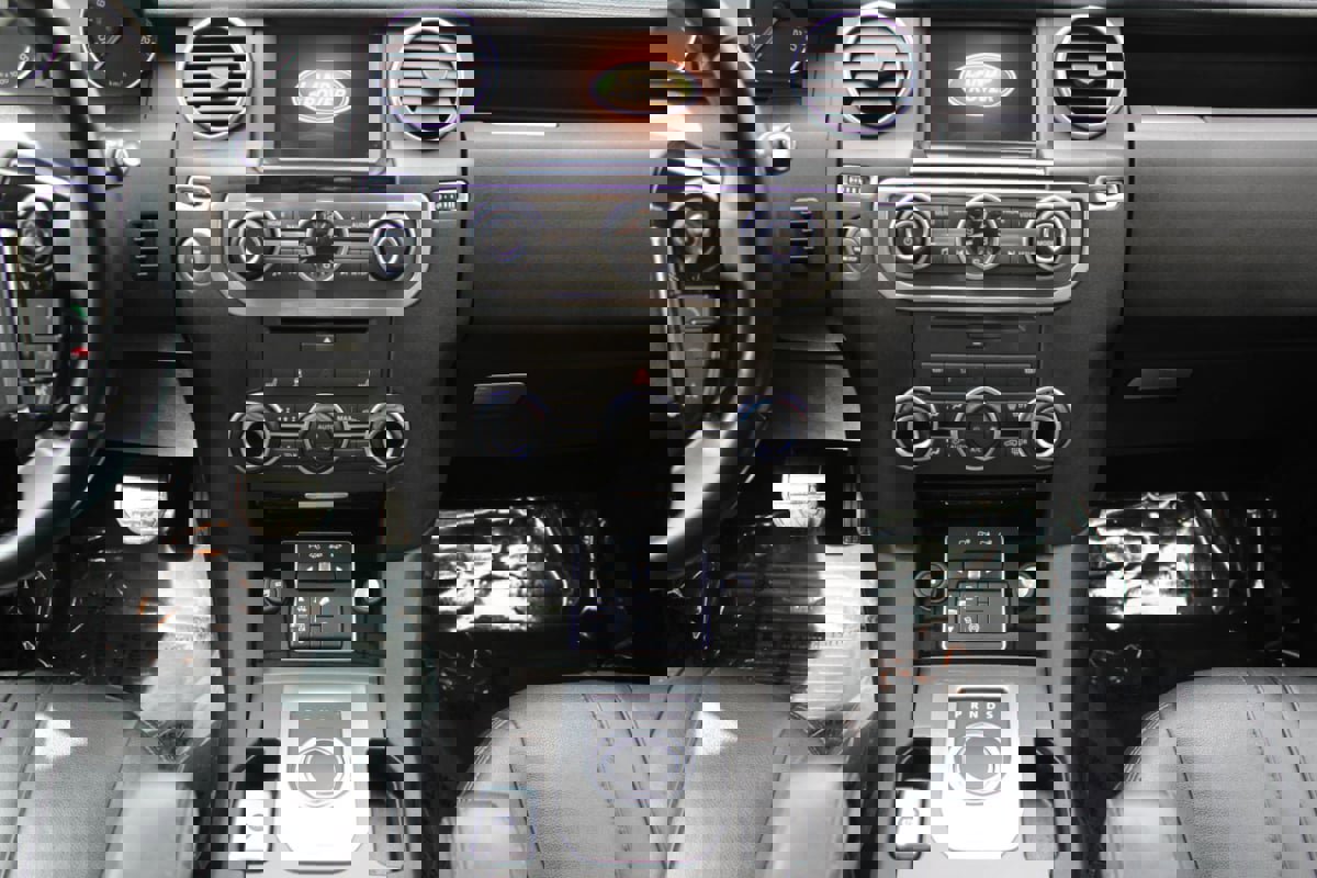 Used 2015 Land Rover LR4 image 16