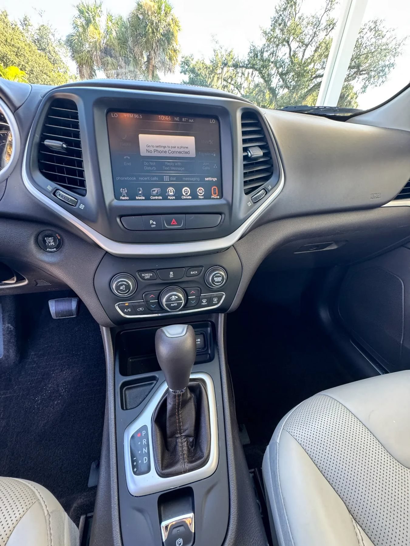 Used 2016 Jeep Cherokee Overland FWD image 9