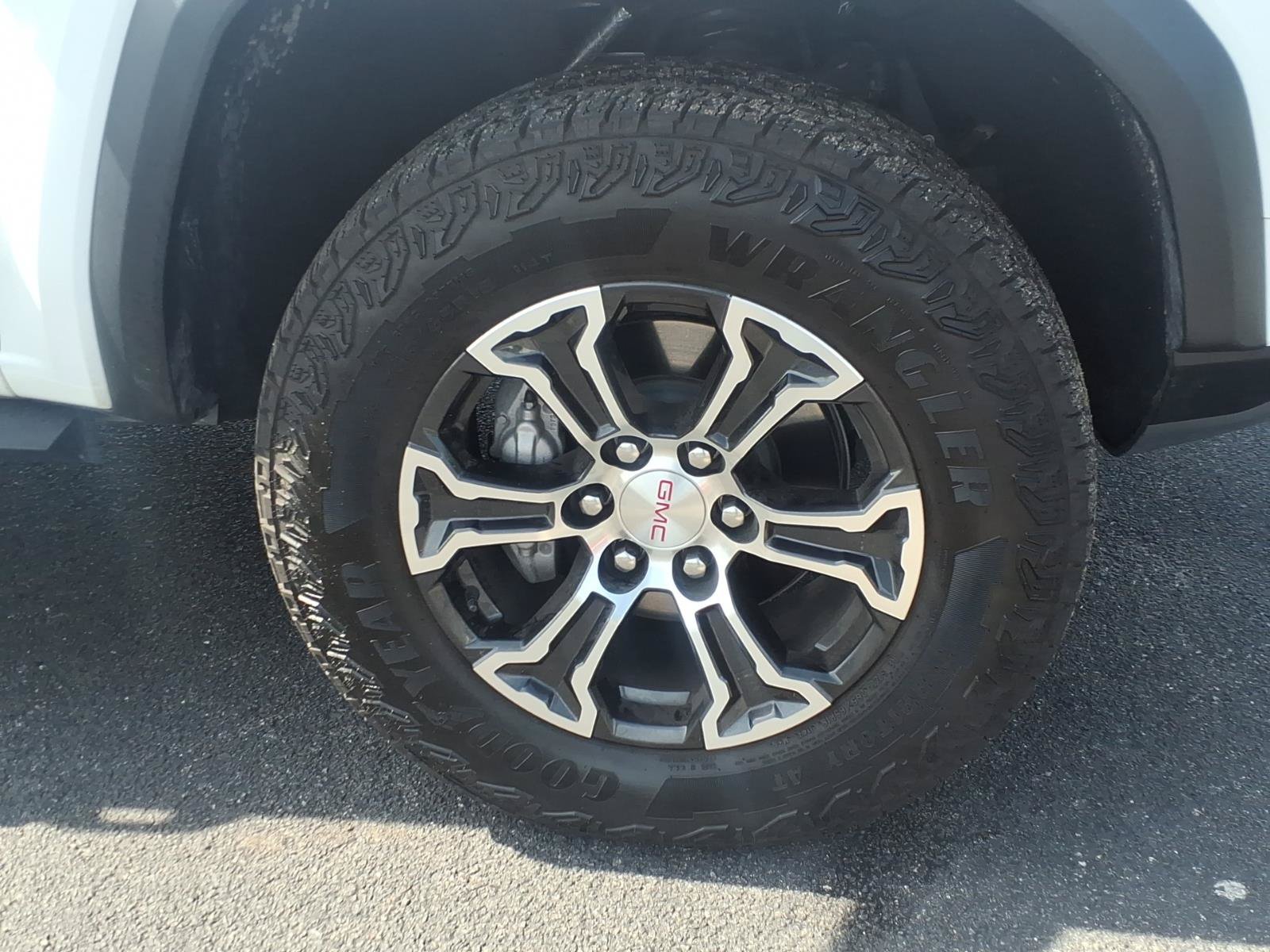 Used 2025 GMC Canyon AT4 AWD/4WD image 9