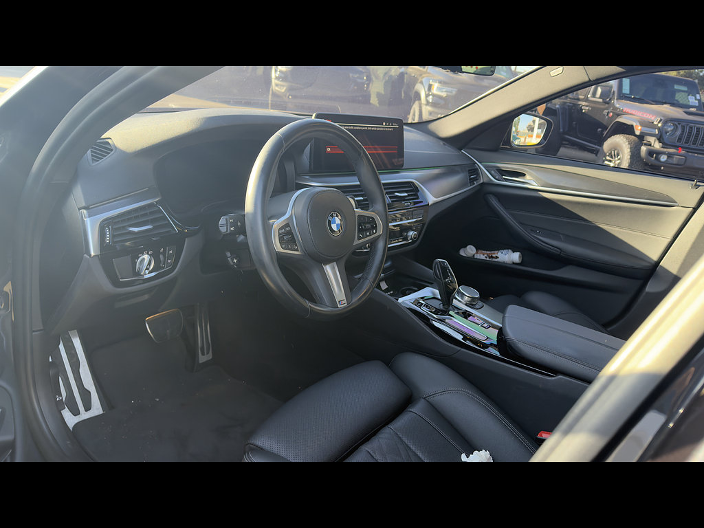 Used 2022 BMW 530i w/ M Sport Package RWD image 5