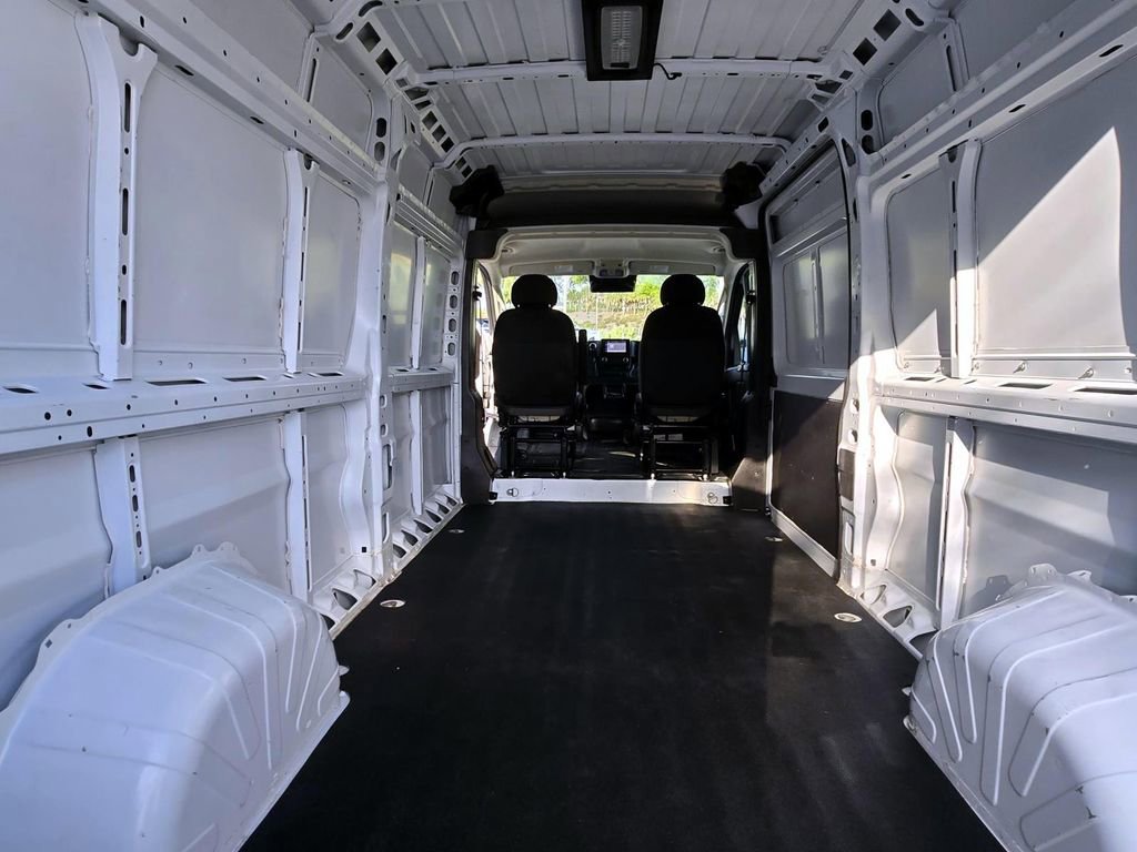 Used 2024 RAM ProMaster 2500 w/ Convenience Group image 25