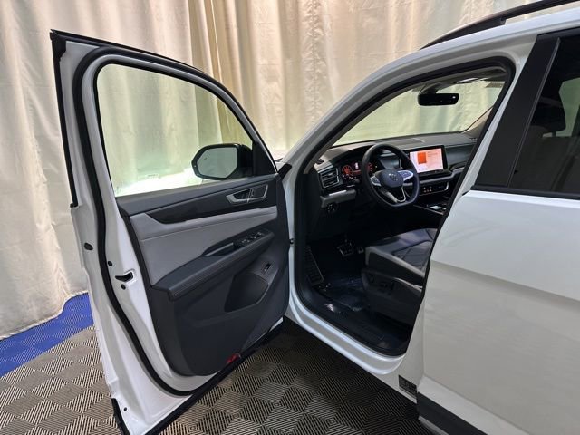 New 2026 Volkswagen Atlas Peak Edition image 11