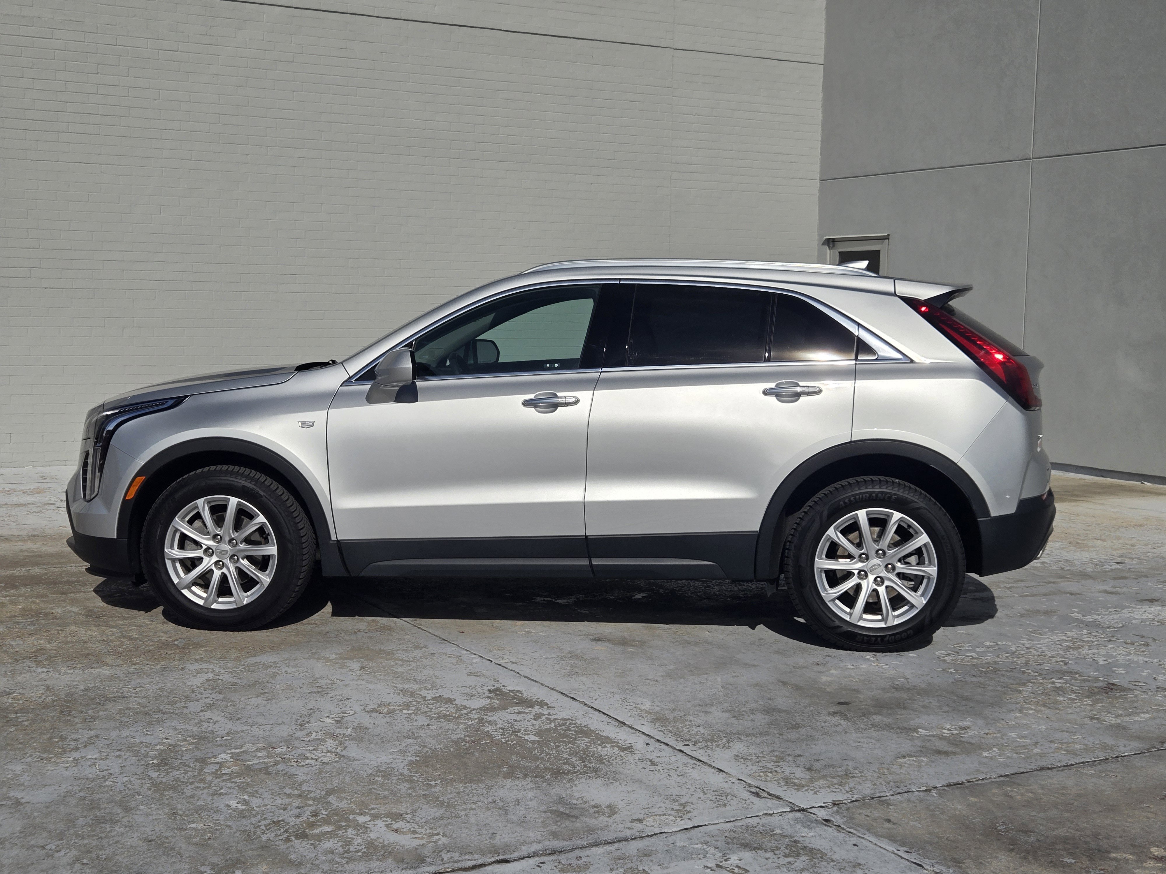 Used 2022 Cadillac XT4 Luxury w/ Cold Weather Package image 4