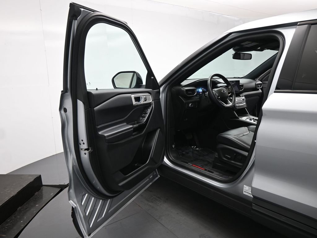 Certified 2022 Ford Explorer ST w/ Equipment Group 401A image 9