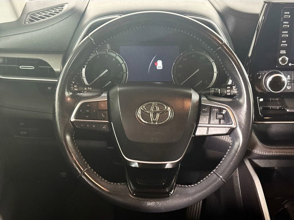 Used 2021 Toyota Highlander XLE AWD/4WD image 13