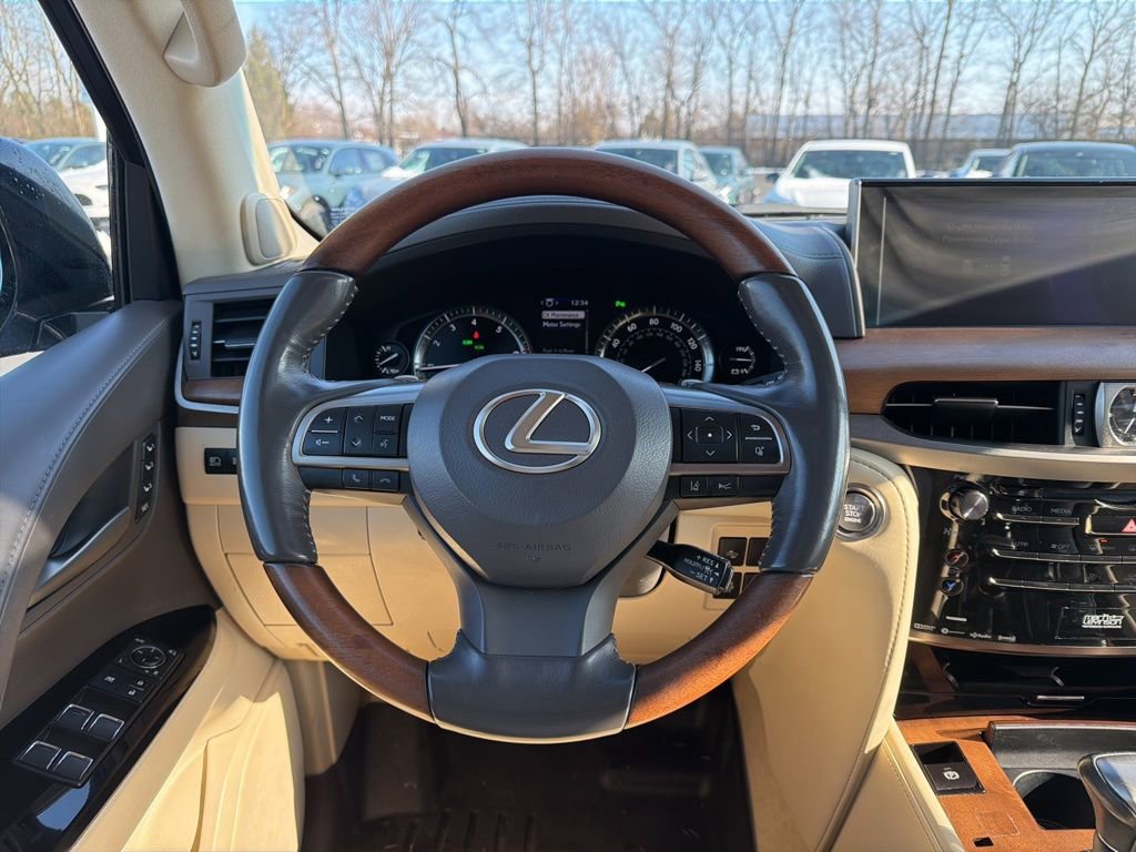 Used 2020 Lexus LX 570 4WD w/ Luxury Package image 13