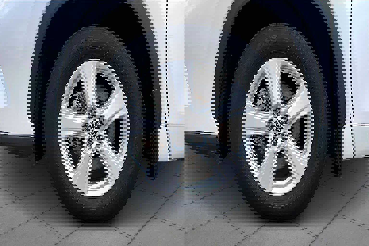 Used 2023 Toyota Highlander LE image 9