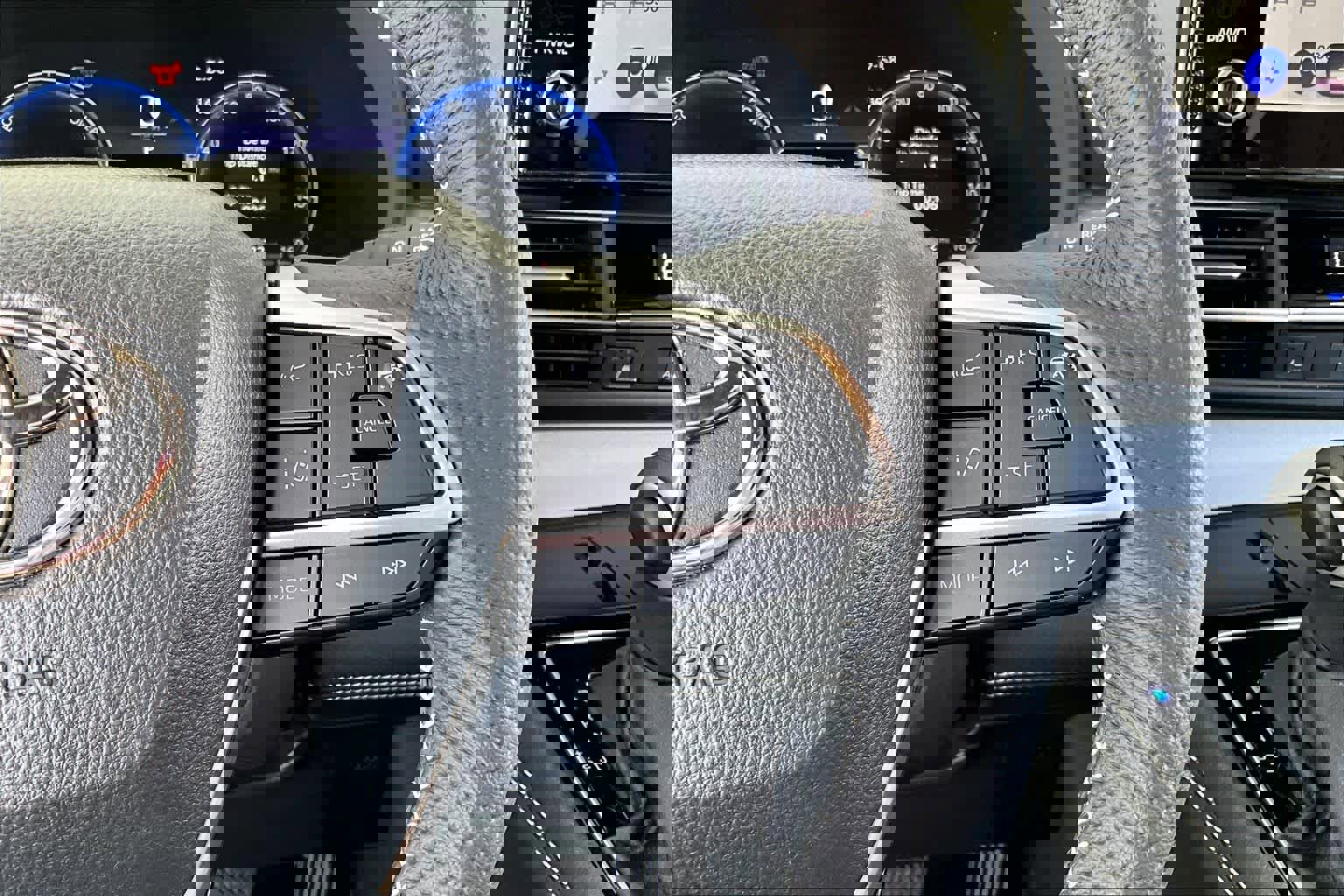 Used 2025 Toyota Sienna XSE image 22