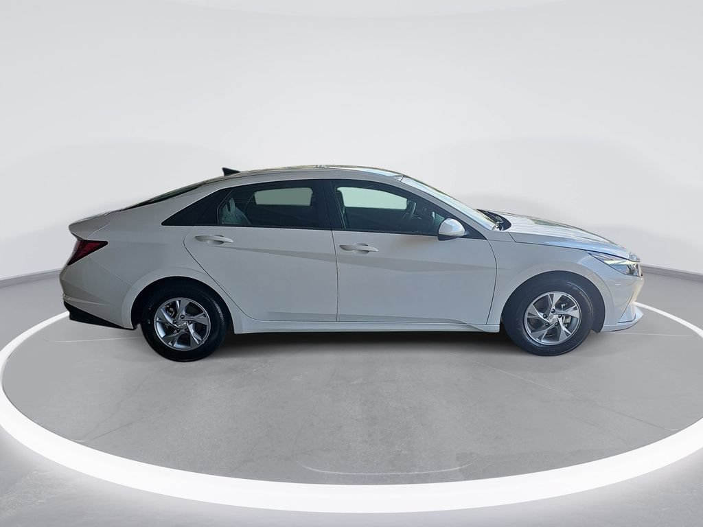 Certified 2023 Hyundai Elantra SE FWD image 4