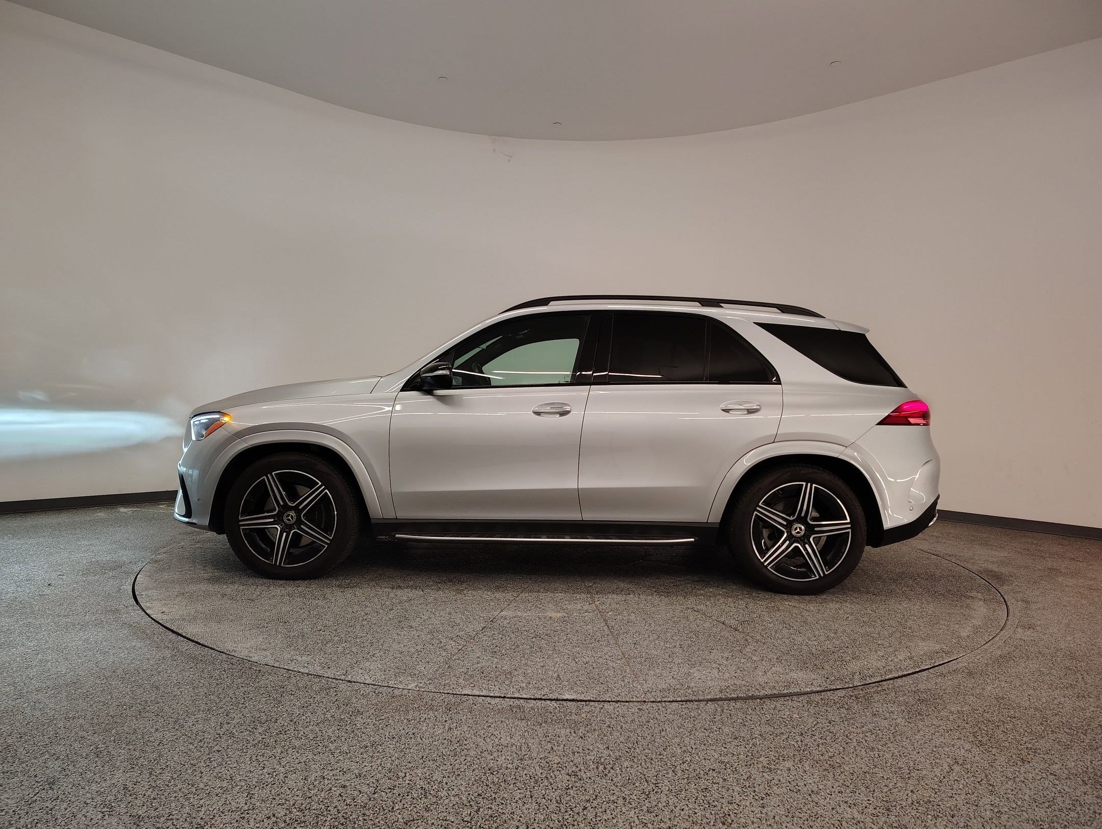 Used 2024 Mercedes-Benz GLE 450 4MATIC image 2