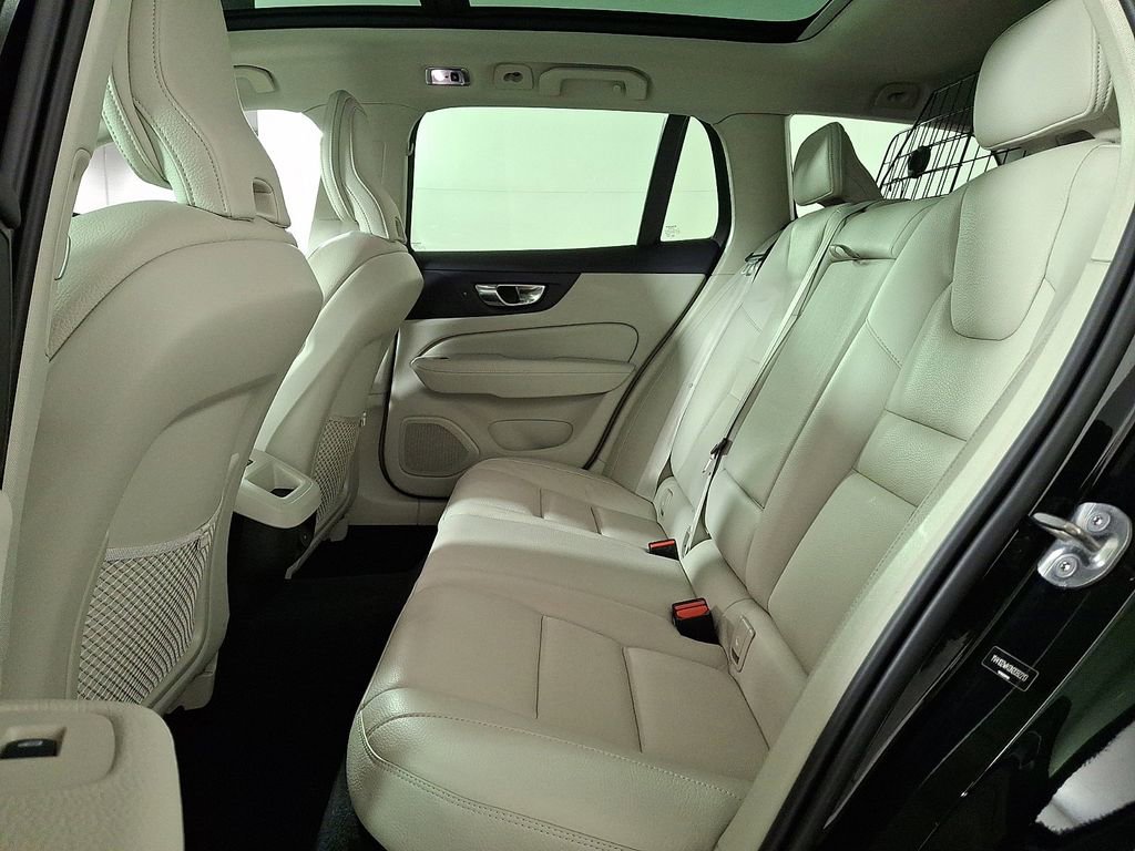 Used 2022 Volvo V60 T5 Cross Country w/ Advanced Package image 14