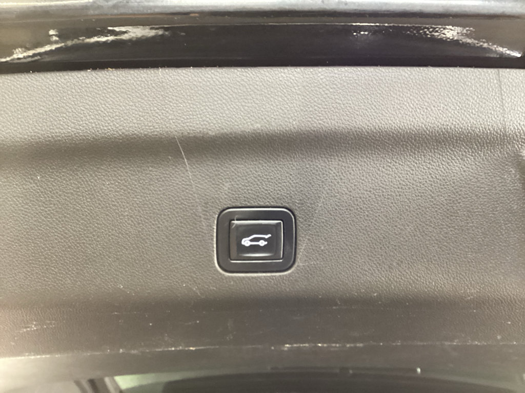Used 2022 GMC Yukon XL Denali AWD/4WD image 34