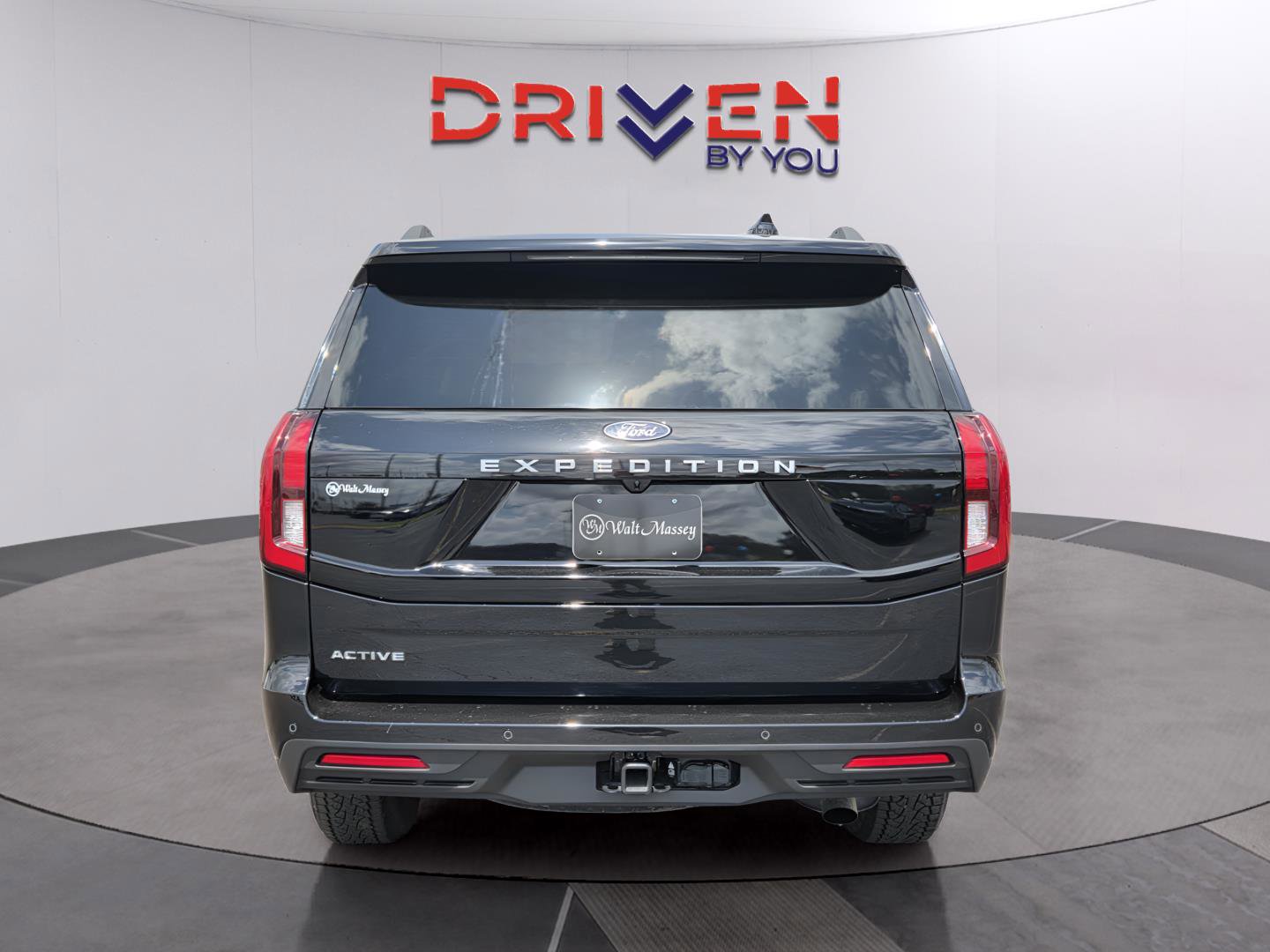 Used 2025 Ford Expedition Active RWD image 4