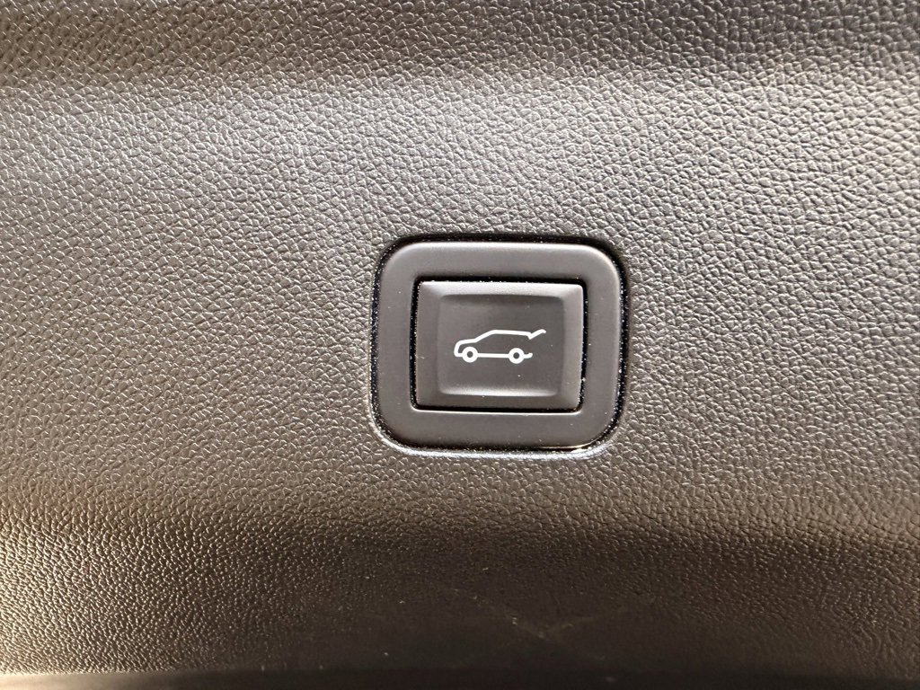 Used 2025 Chevrolet Suburban RST w/ Sun And Tow Package image 8