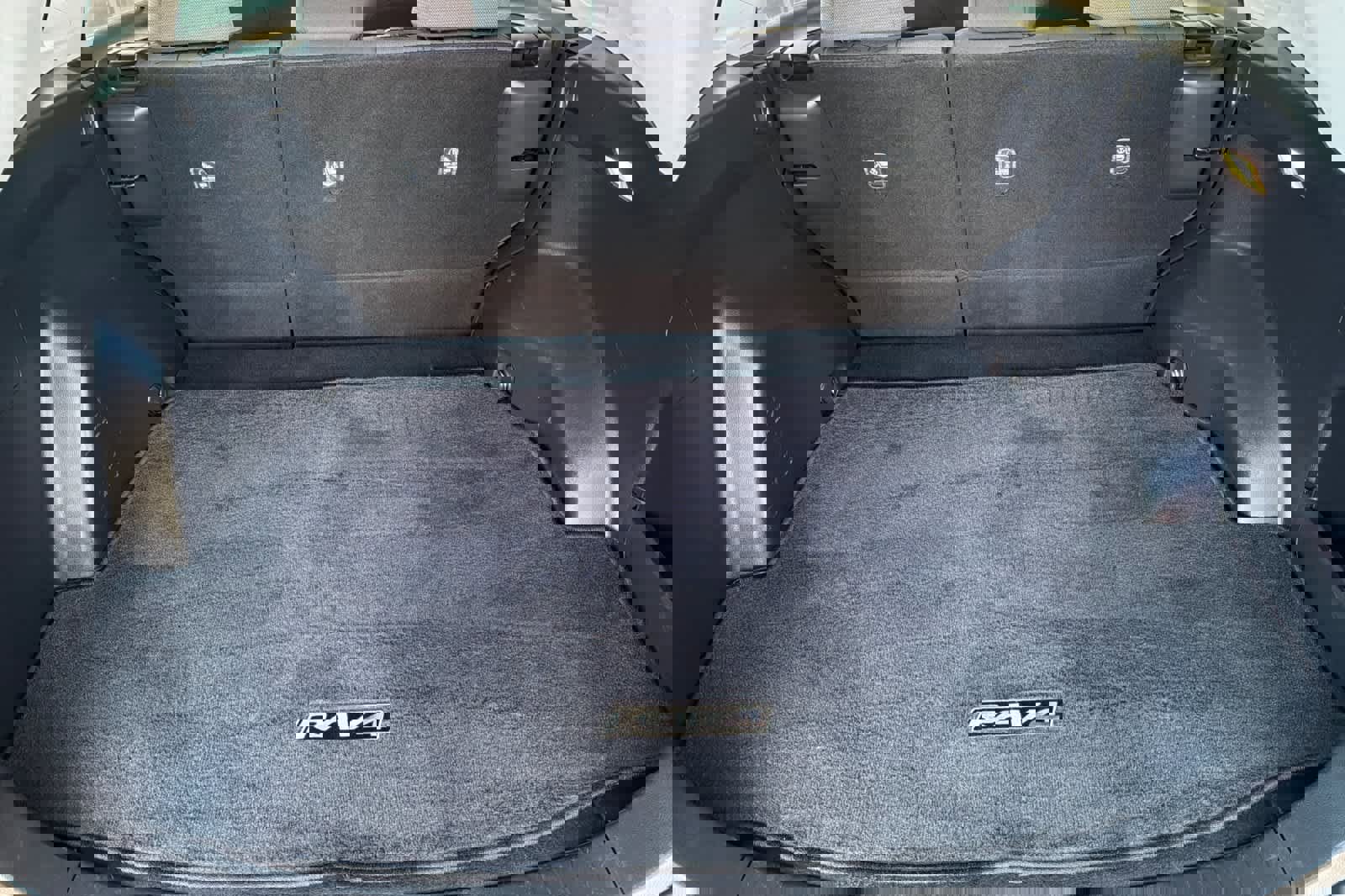 Used 2021 Toyota RAV4 XLE image 17