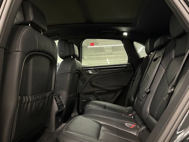 Certified 2025 Porsche Macan AWD/4WD image 29