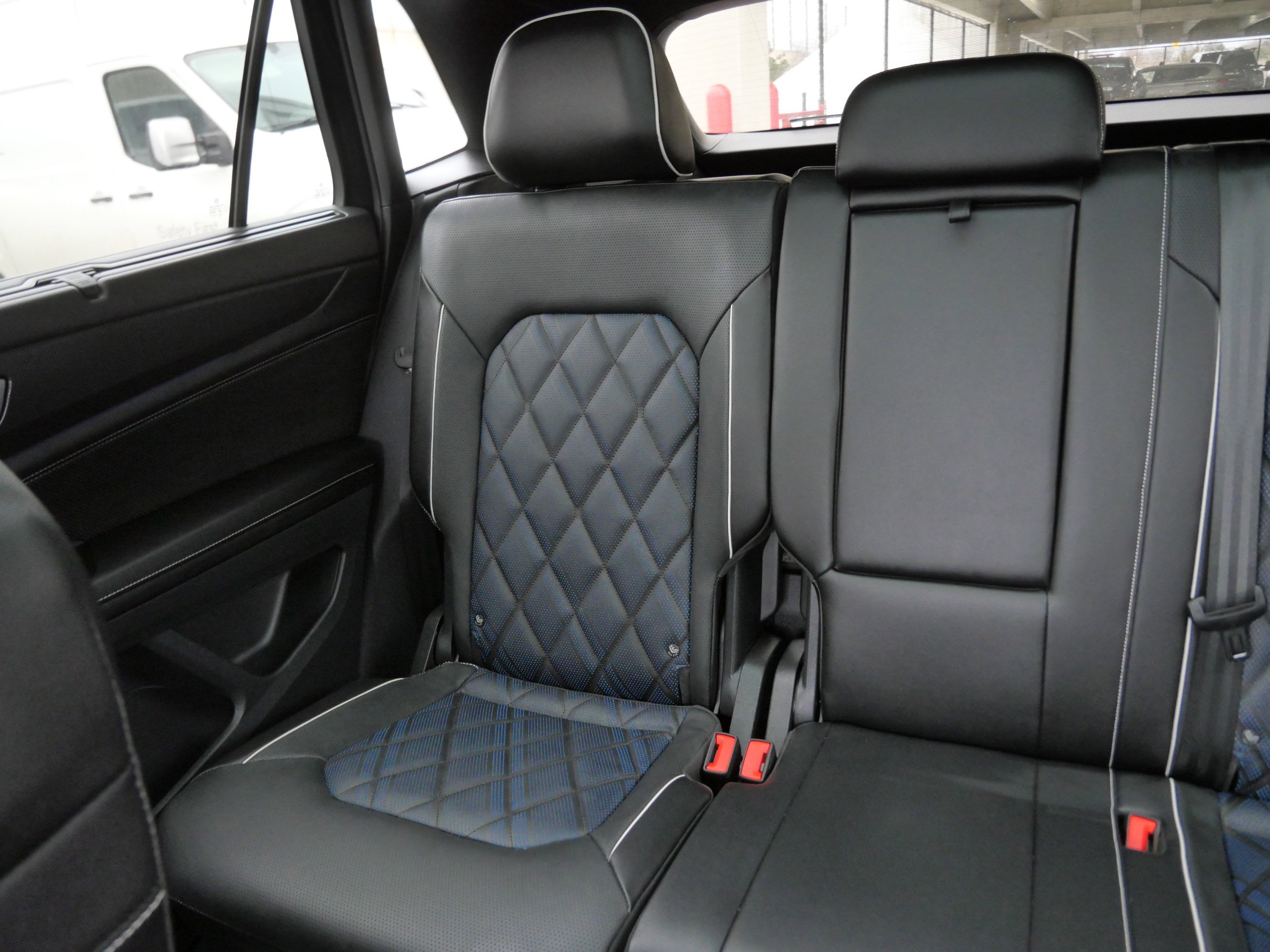 Used 2024 Volkswagen Atlas Cross Sport SEL Premium R-Line image 24