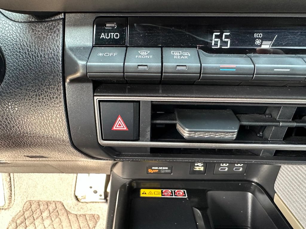 Used 2025 Toyota Camry SE w/ Multimedia Upgrade Package FWD image 17