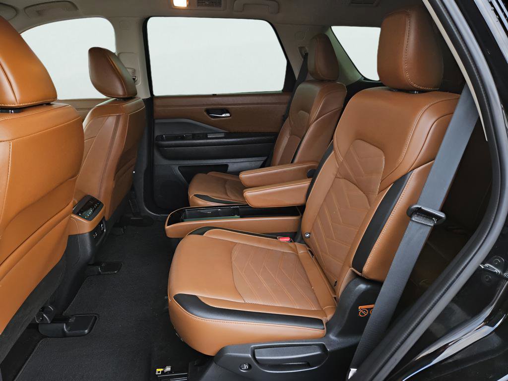 Used 2024 Nissan Pathfinder Platinum image 26