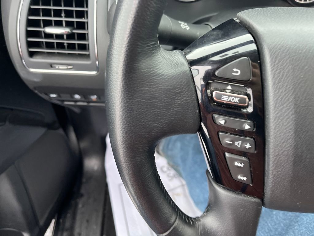 Used 2024 Nissan Armada SL image 11