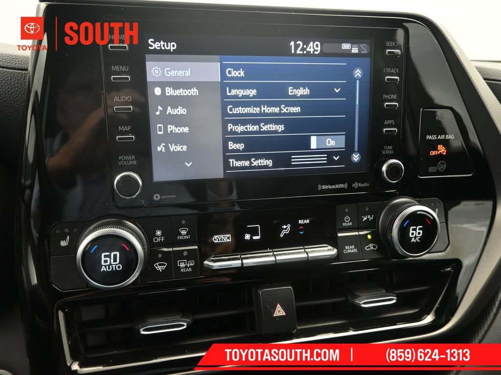 Used 2020 Toyota Highlander XLE AWD/4WD image 18