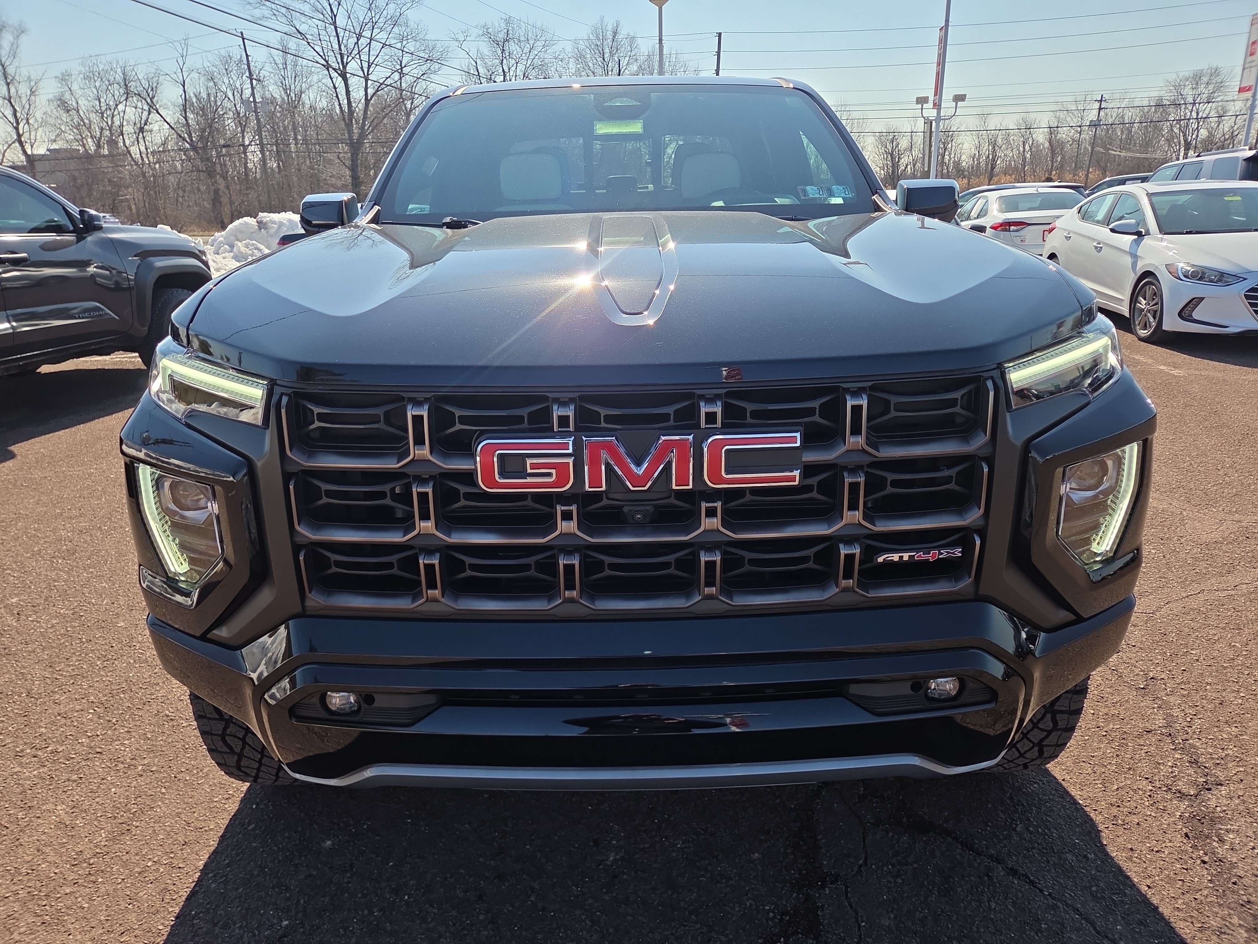 Used 2024 GMC Canyon AT4X AWD/4WD image 8