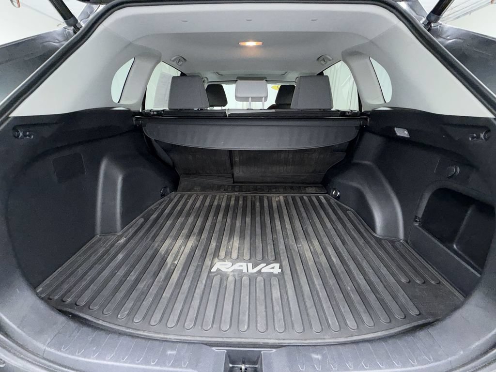 Used 2021 Toyota RAV4 XLE w/ Convenience Package AWD/4WD image 16