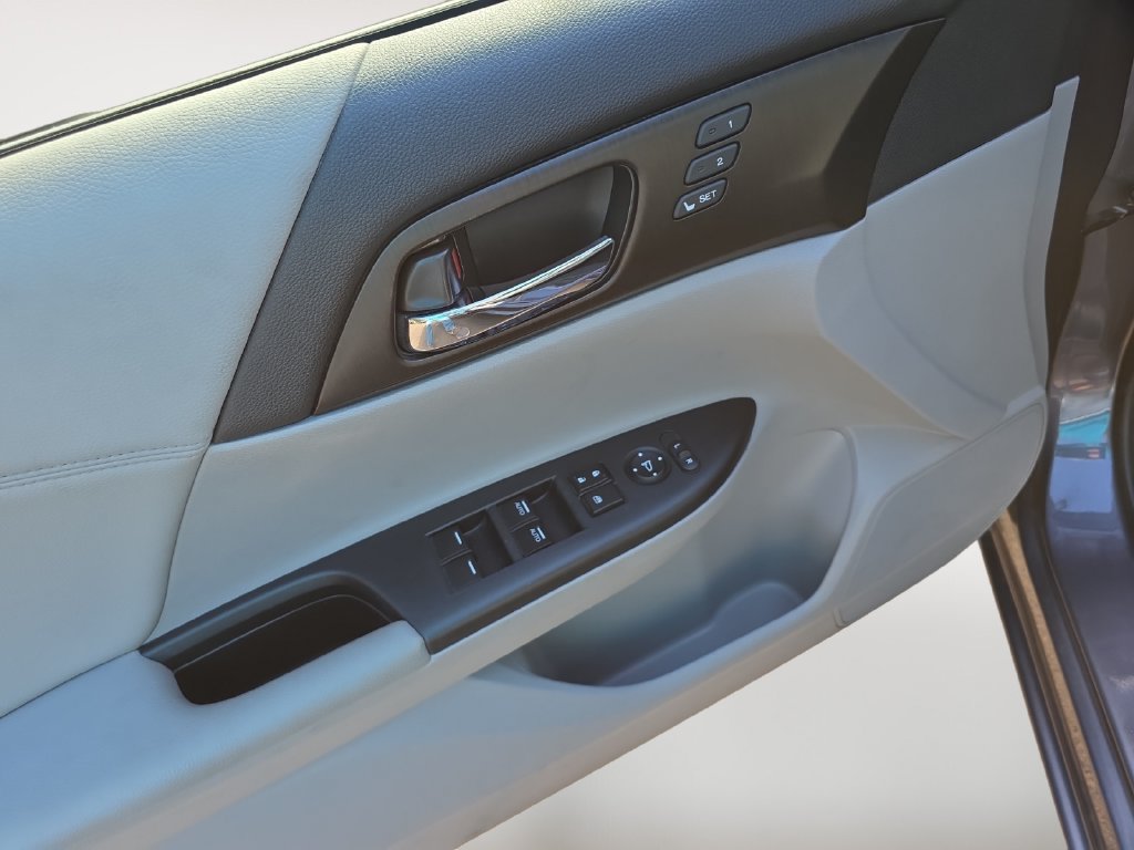 Used 2015 Honda Accord EX-L image 10
