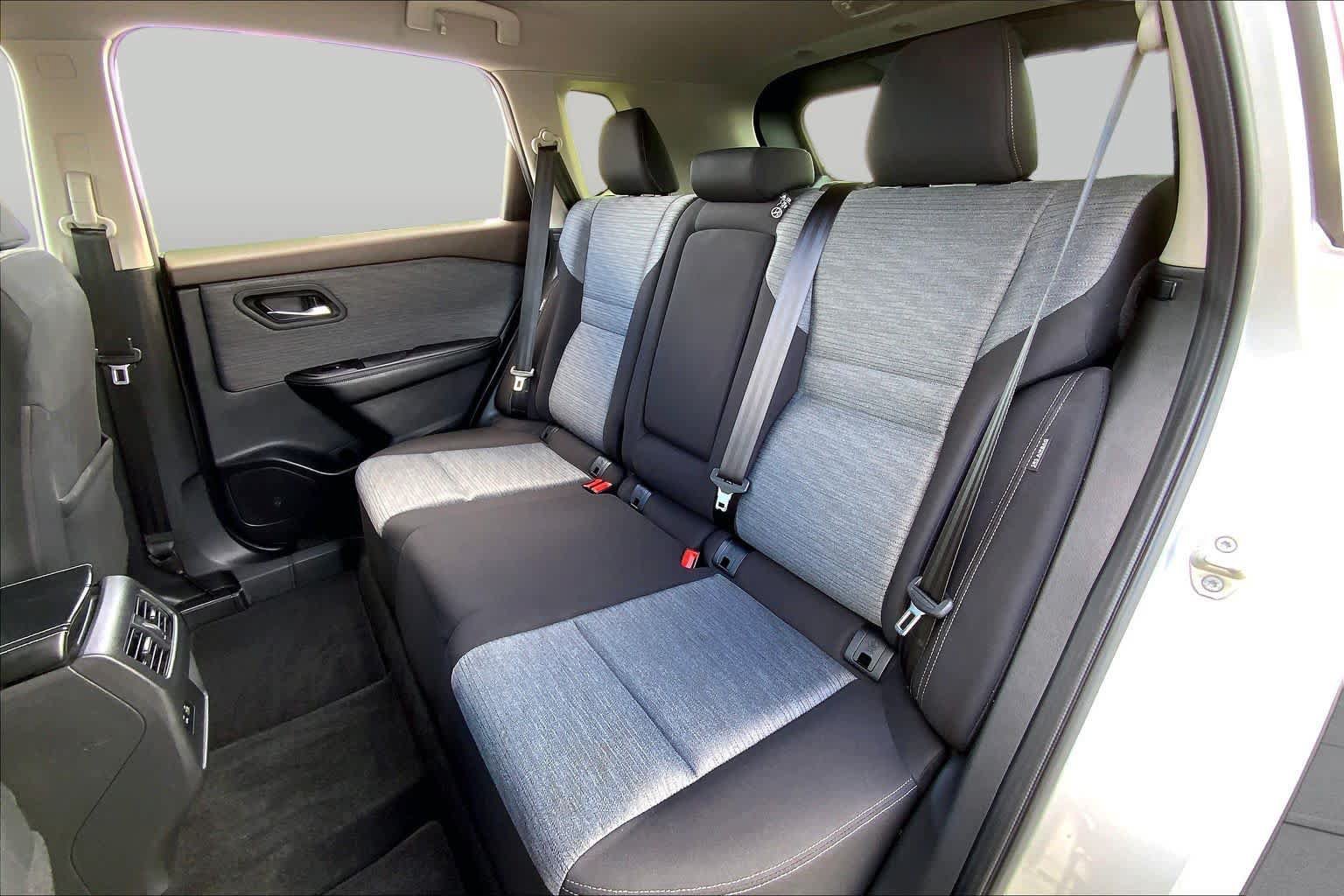 Used 2023 Nissan Rogue SV FWD image 20