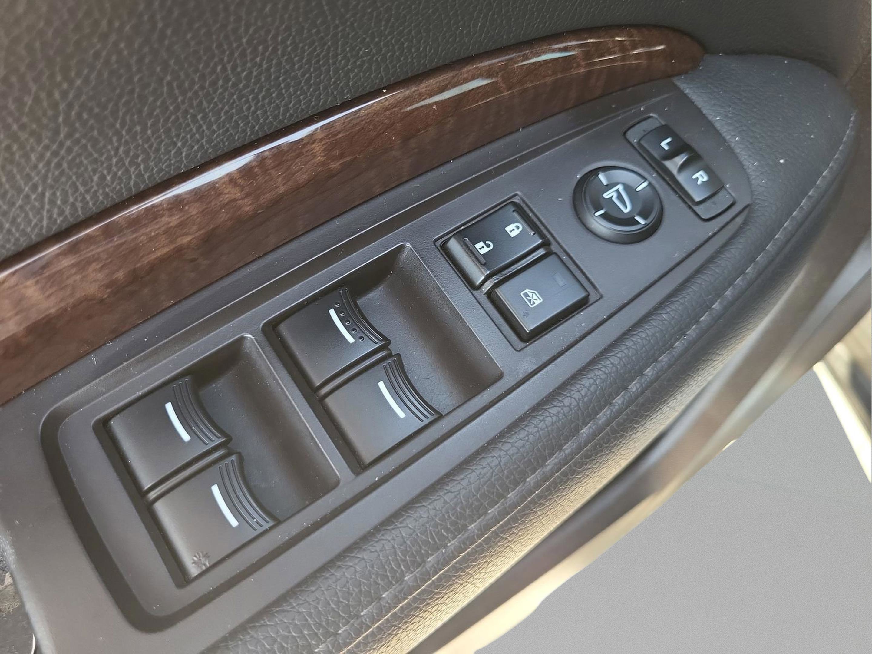 Used 2020 Acura MDX SH-AWD image 16