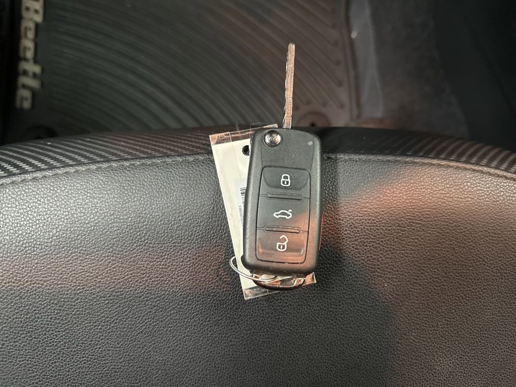 Used 2018 Volkswagen Beetle 2.0T S image 39