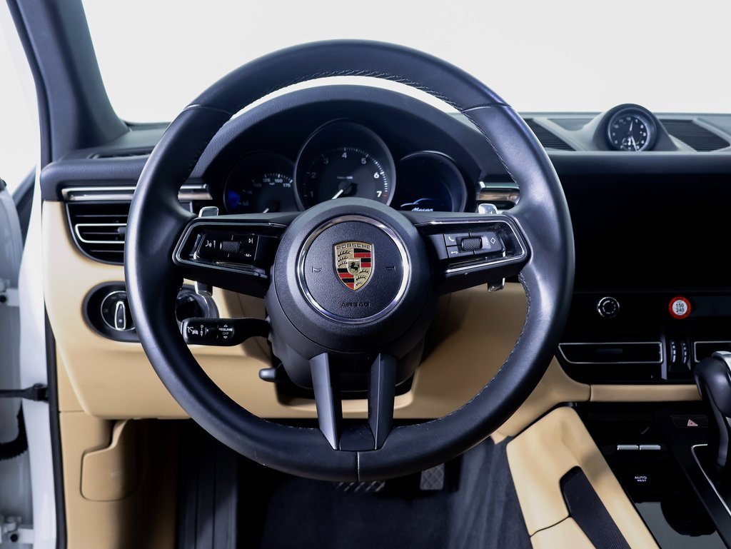 Used 2025 Porsche Macan image 10