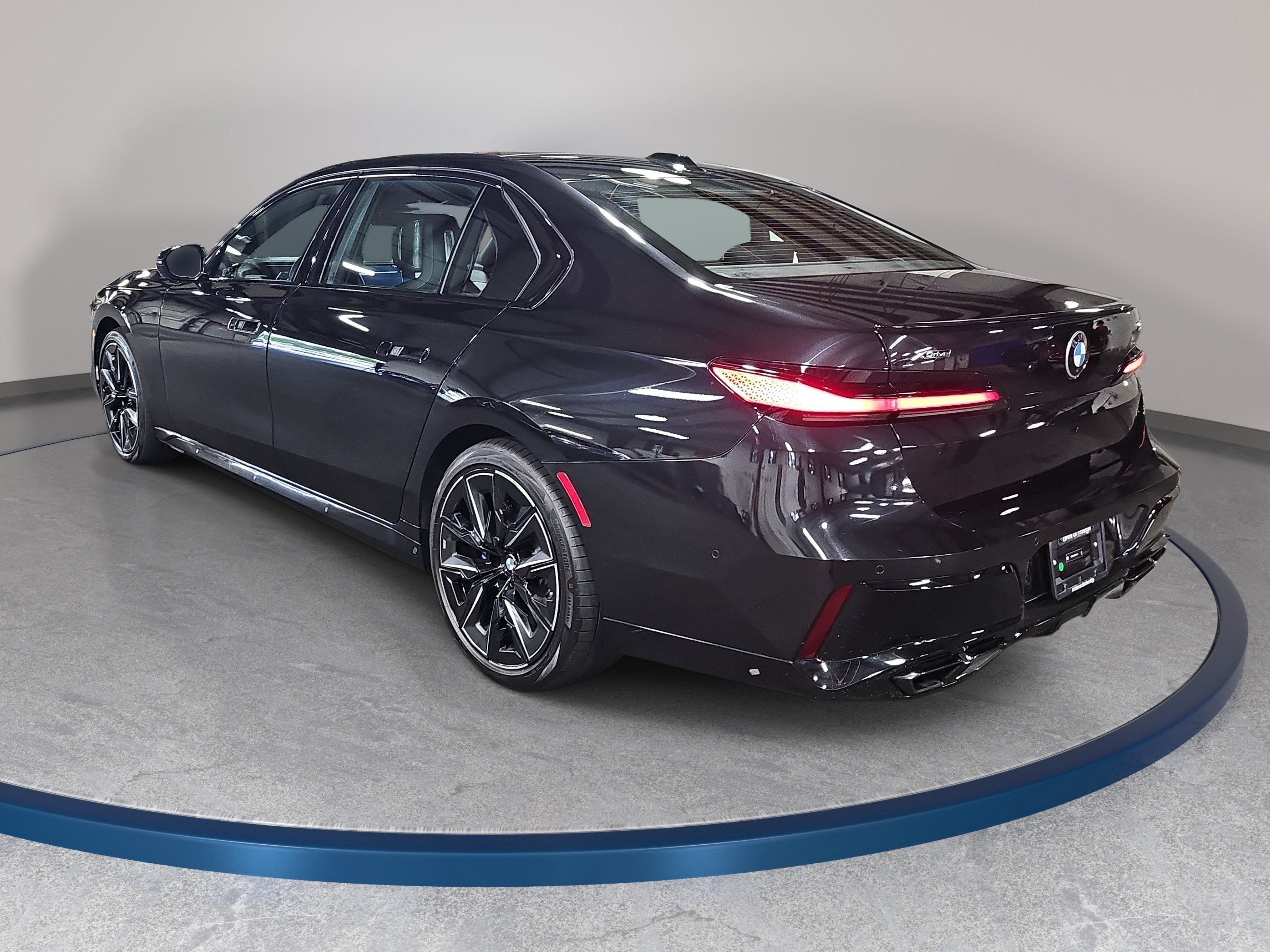 Used 2025 BMW 760i xDrive w/ Executive Package AWD/4WD image 8