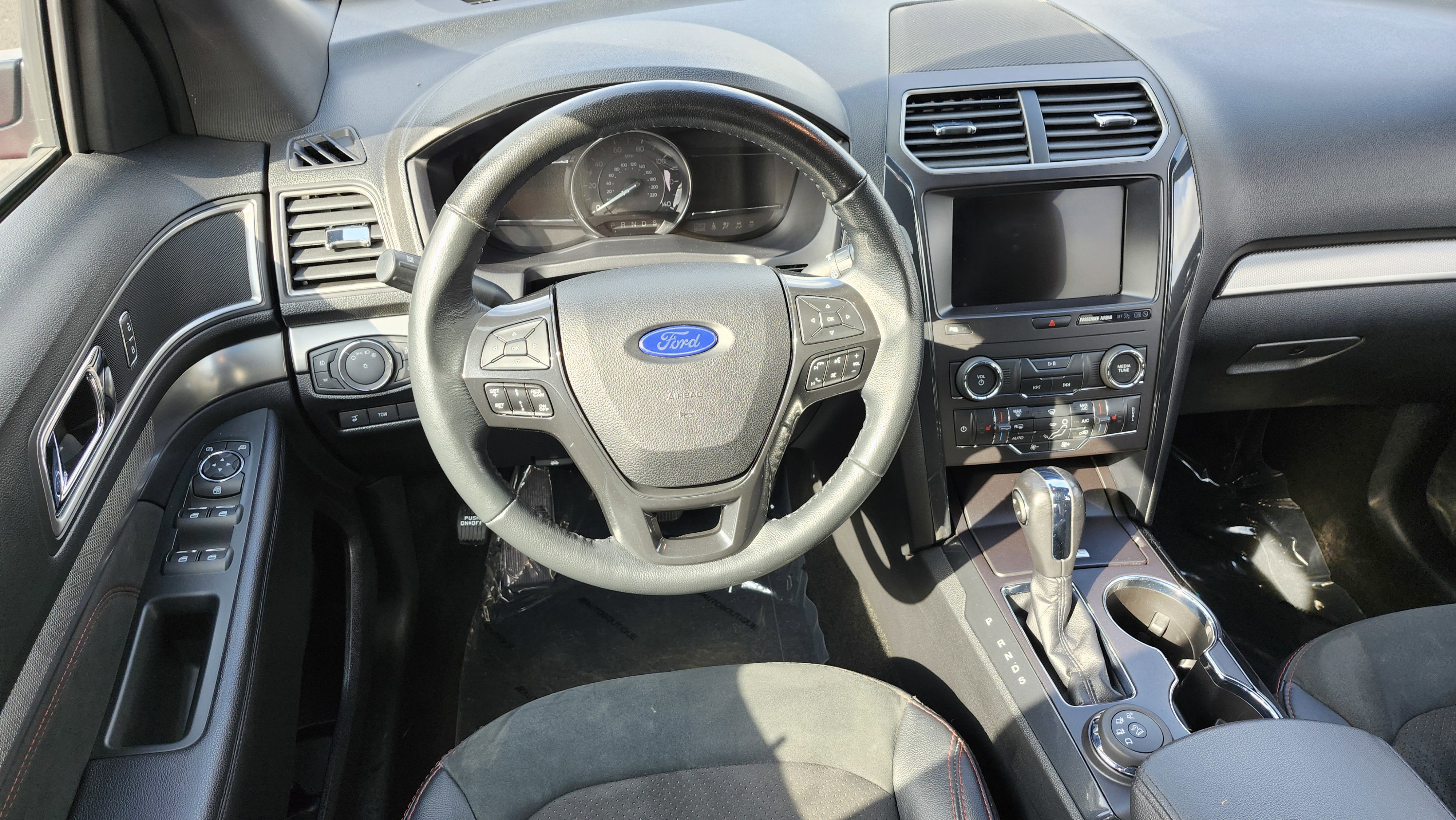 Used 2019 Ford Explorer XLT w/ Equipment Group 202A image 29