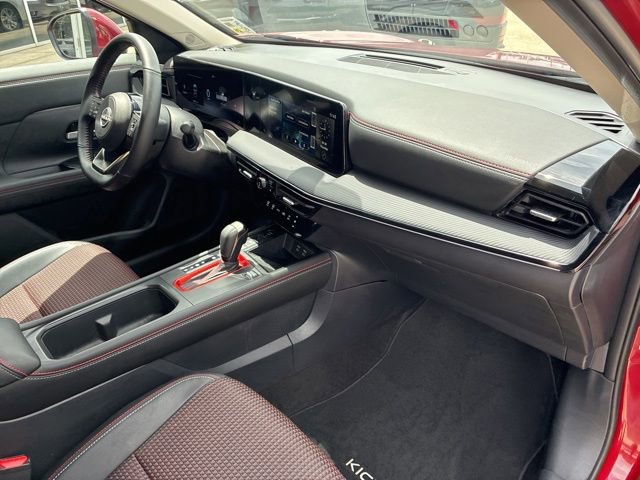 Used 2025 Nissan Kicks SR FWD image 12
