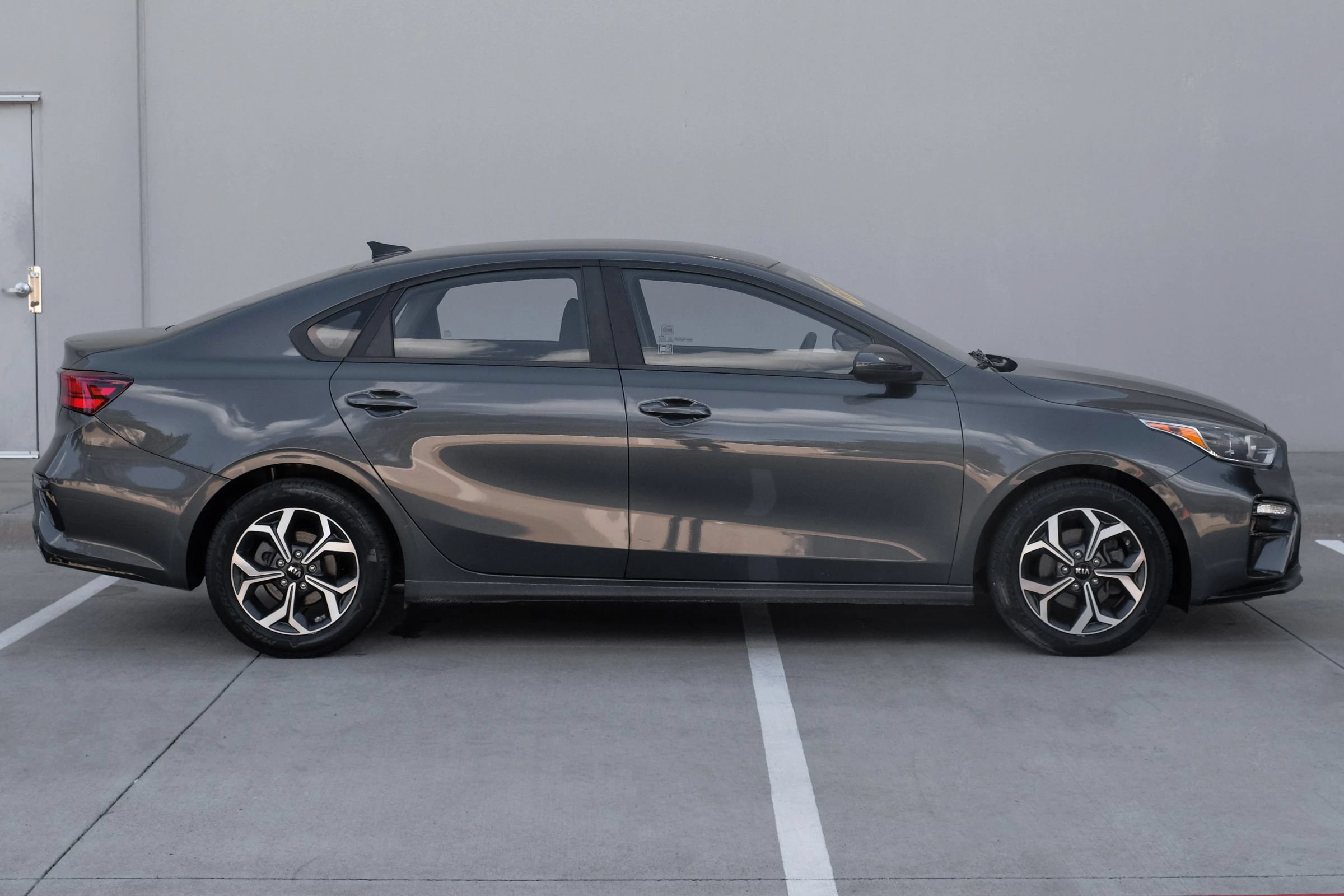 Used 2019 Kia Forte LXS FWD image 3