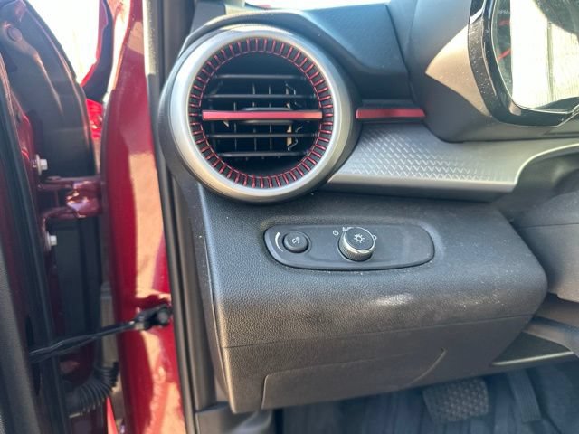 Used 2024 Chevrolet Trax RS w/ Driver Confidence Package FWD image 16