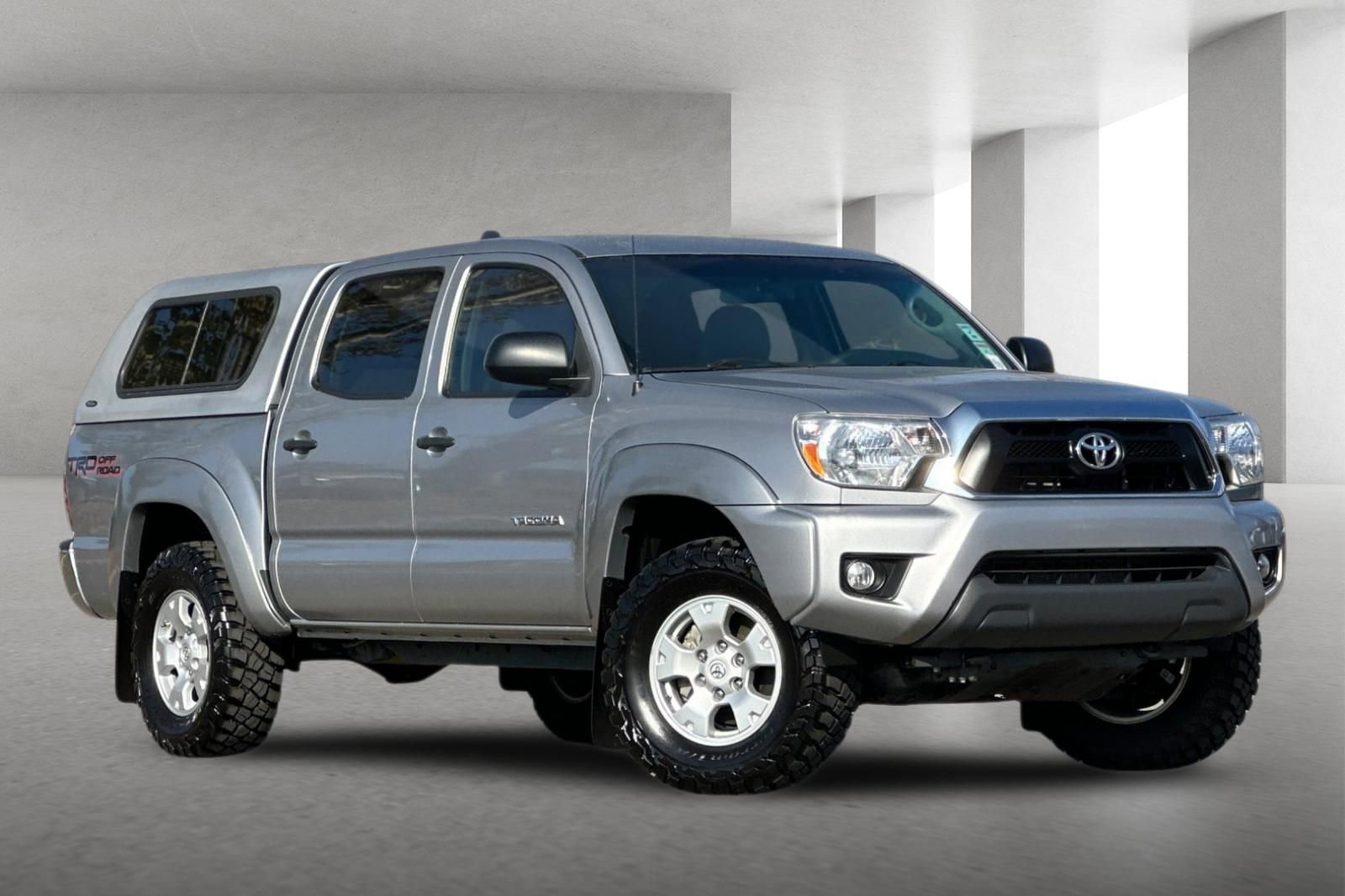 Used 2015 Toyota Tacoma 4x4 Double Cab w/ TRD Off-Road Package image 2
