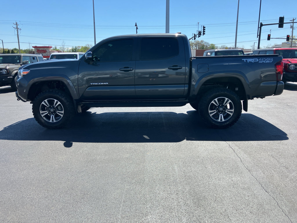 Used 2018 Toyota Tacoma TRD Sport image 5