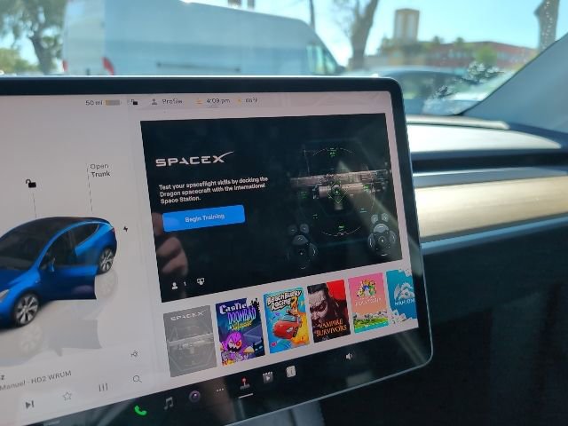 Used 2023 Tesla Model Y Long Range AWD/4WD image 18