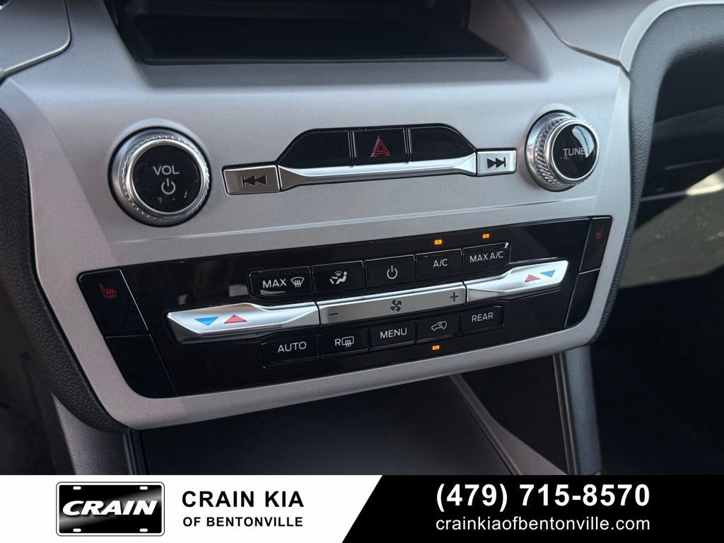 Used 2023 Ford Explorer XLT RWD image 17
