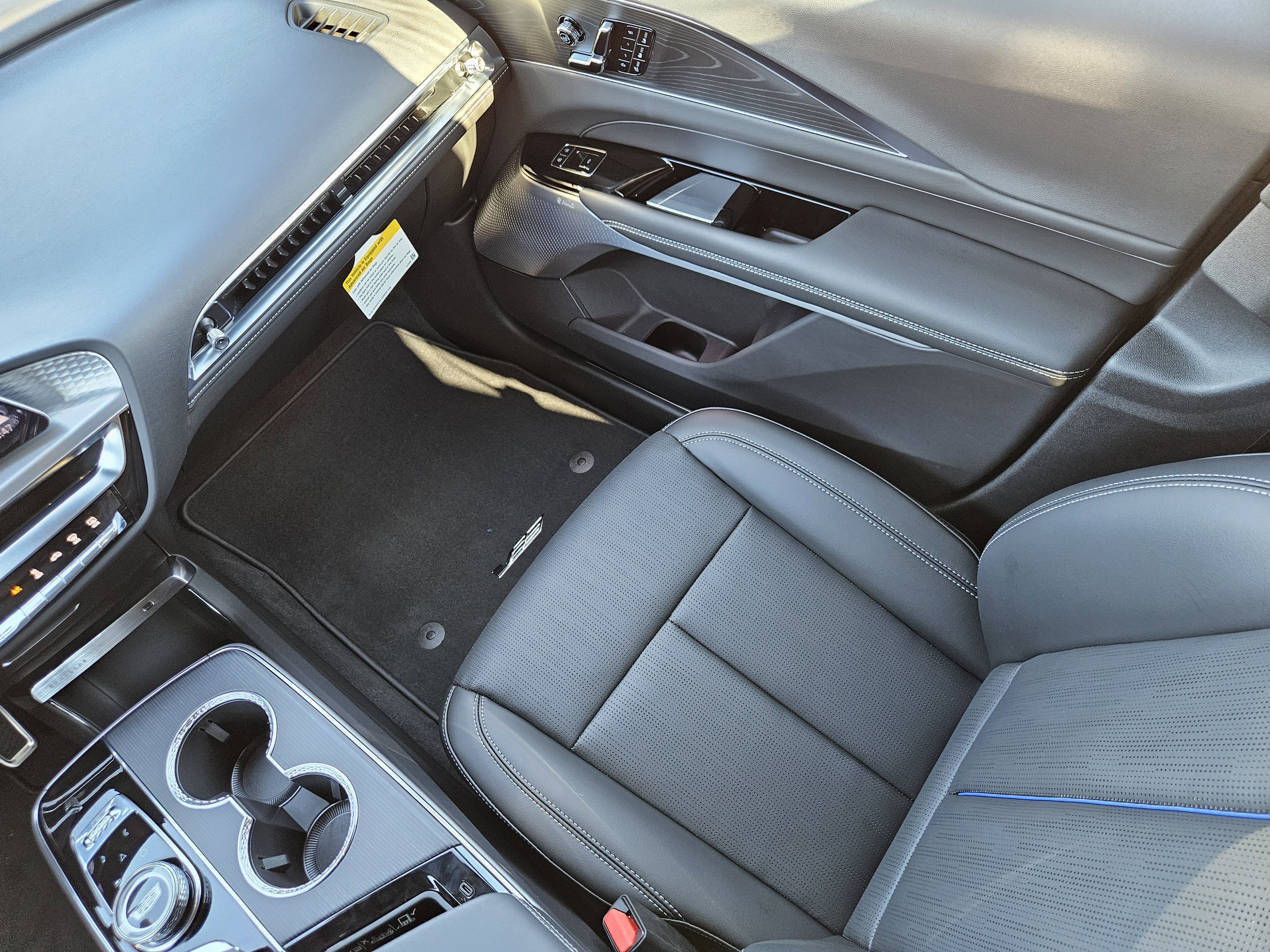 New 2026 Cadillac Lyriq V image 17