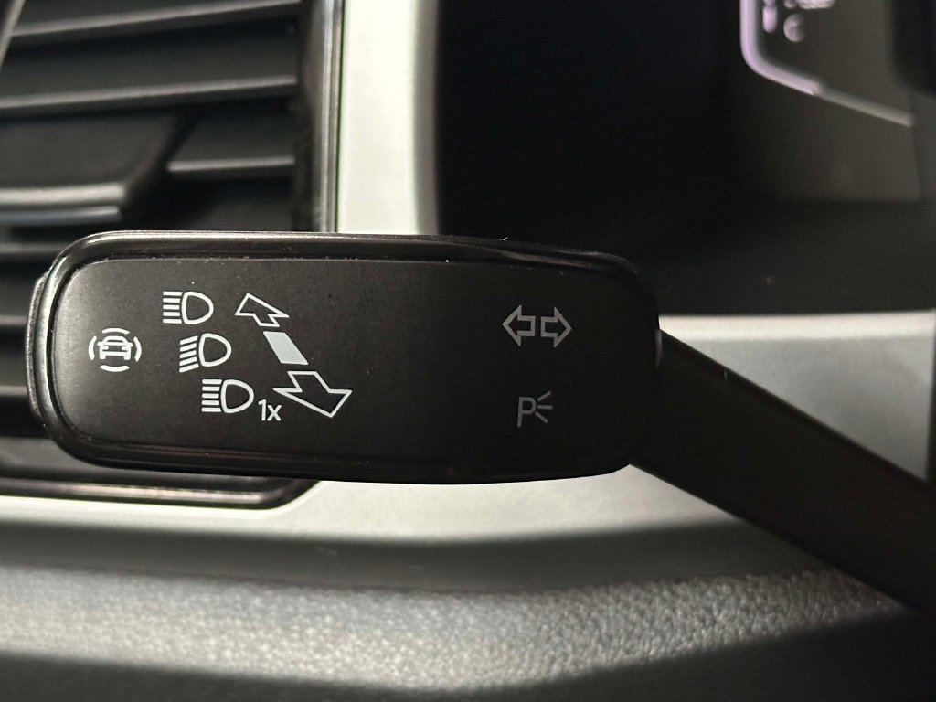 Used 2023 Volkswagen Atlas SEL R-Line AWD/4WD image 27