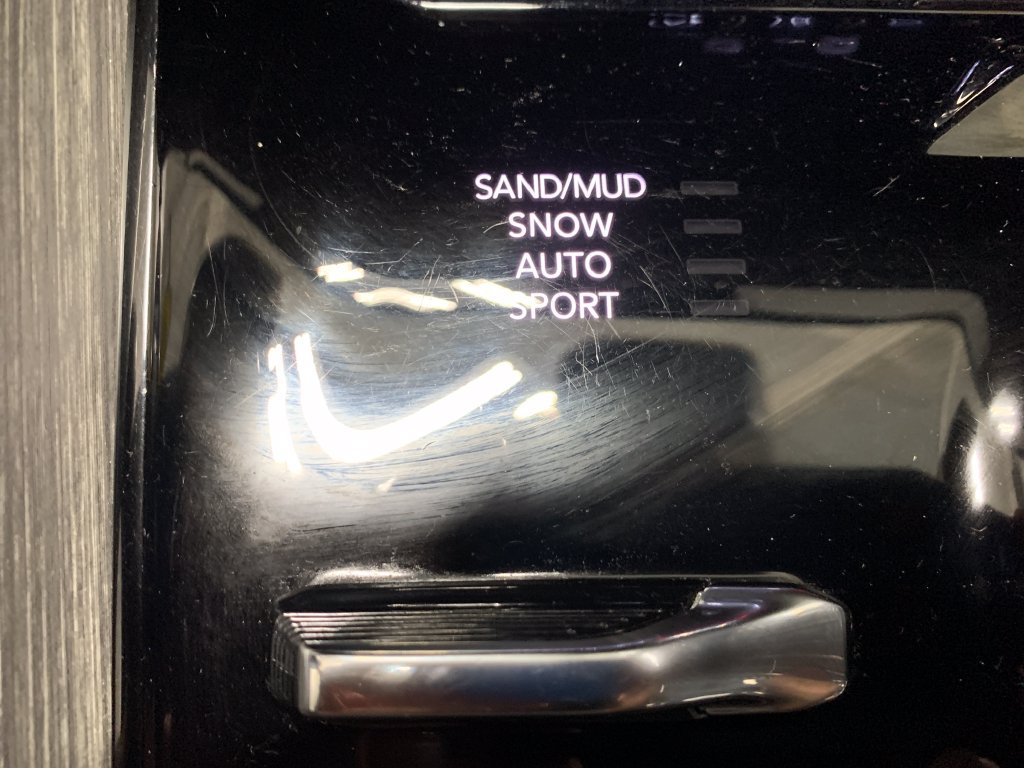 Used 2023 Jeep Wagoneer L Series II AWD/4WD image 13