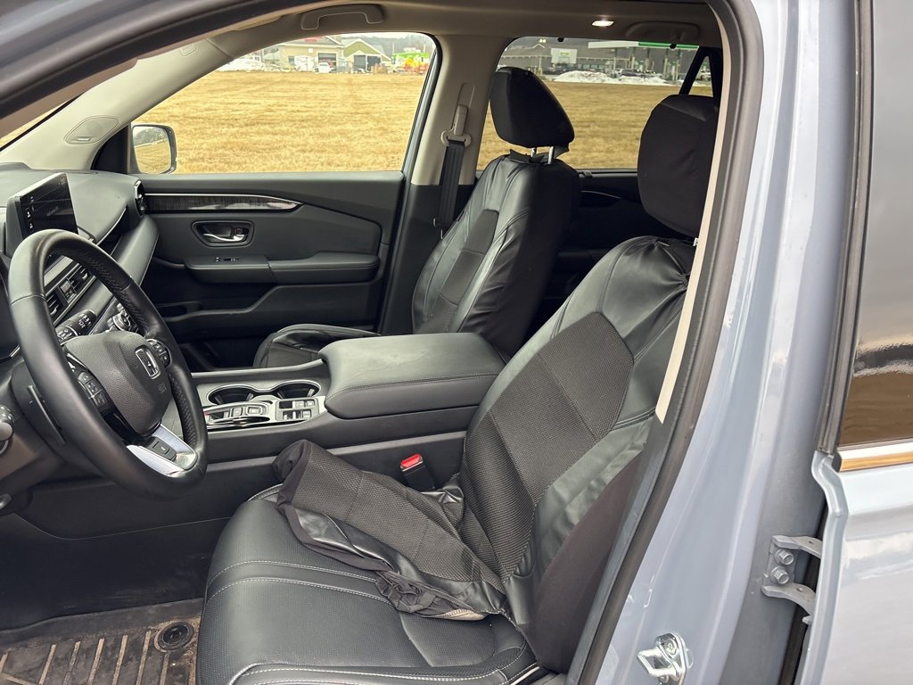 Used 2025 Honda Pilot Elite