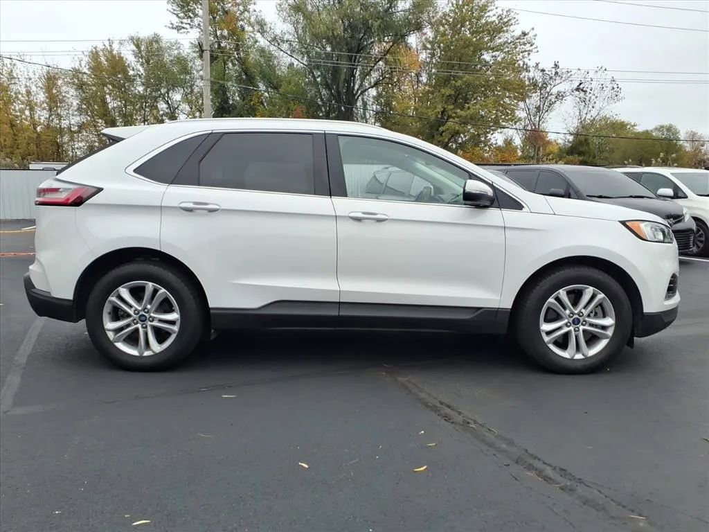 Used 2019 Ford Edge SEL w/ Equipment Group 201A image 2