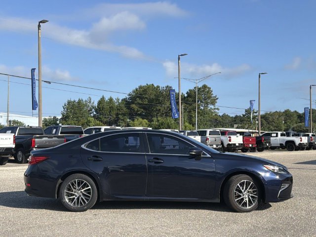 Used 2017 Lexus ES 350 w/ Luxury Package FWD image 5